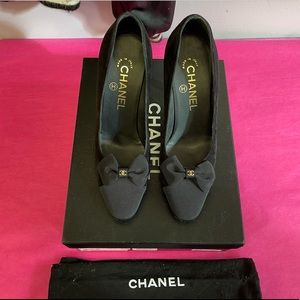 CHANEL 15k Suede Grosgrain Cap Toe Bow Pumps 6.5